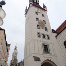 旧市庁舎と新市庁舎