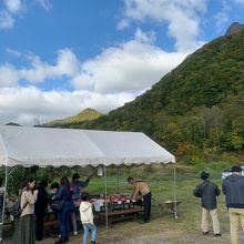 国道230号沿いの果物・野菜直売所に立ち寄ります。