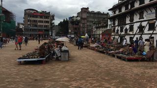 マーケットが開かれていた