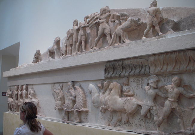 博物館内には、アルカイック時代からローマ時代までの変遷が見られるようになっており、神殿内にあった貴重な彫刻などの実物が展示されてありました。