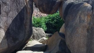 ニャチャン北部にある奇岩がみれる