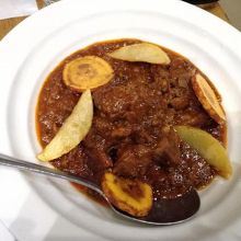 牛肉の煮込み。フィリピン版のビーフシチューって感じかな。