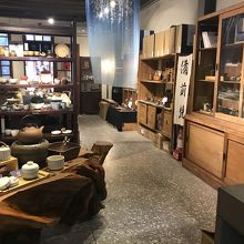 此処が一番奥まった空間。備前焼もありました。