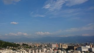 甲府盆地を見渡せる