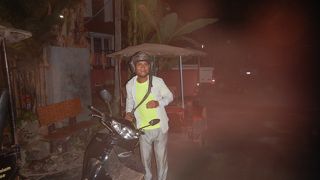 ゲストハウスでツゥクツゥクを手配してもらい遺跡を回った