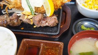松山のステーキ・エビフライ