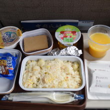 成田発上海行の便での機内食