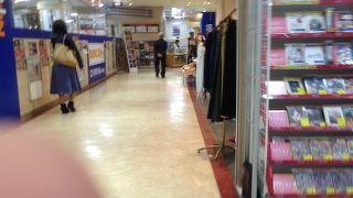 街の中心部のショッピングモール