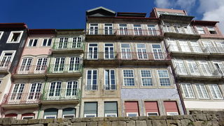 オシャレなカフェ･レストランが立ち並ぶ風光明媚な街