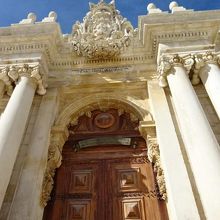 蔵書３０万冊と言われるポルトガル最古の図書館