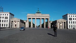 ブランデンブルグ門前に広がる