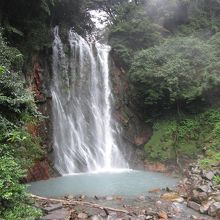 湯気が出て少し硫黄の臭いがします