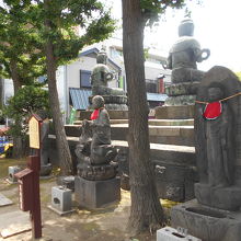 二尊仏の後ろの阿弥陀如来像