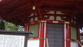 川崎大師の中にある最も有名な五重塔です