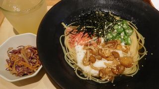 おしゃれな2階建ての一軒家カフェ