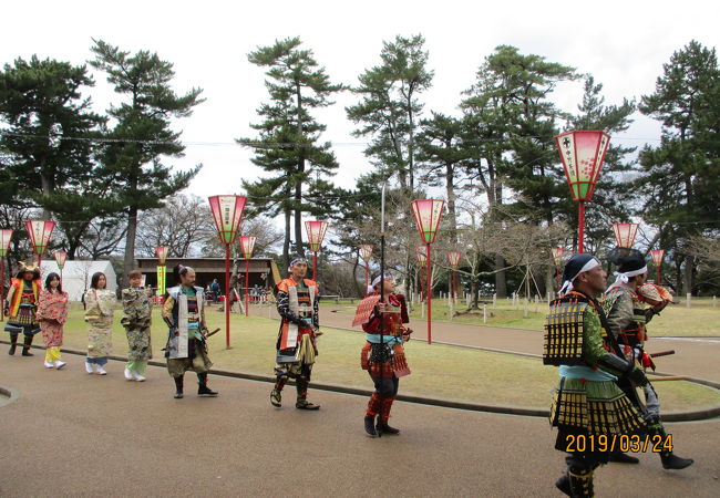 桜の時期の城まつり