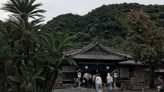 桜島を借景とする素晴らしい庭