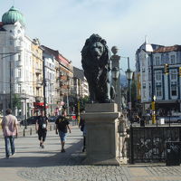 ライオン橋、地下鉄ライオン橋駅も近いです