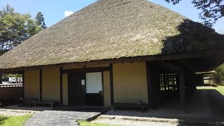 長閑な古民家利用のショップ　夏は虫がスゴイ！