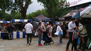 土曜日開催のフードマーケット