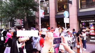 「池袋ハロウィンコスプレフェス」の行列でお祭り騒ぎでした