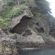 海底火山の噴火で出来た！