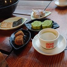 お茶と茶菓子