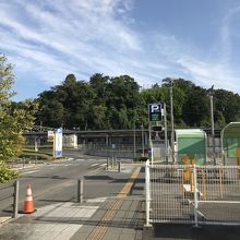 駅越しの本丸跡