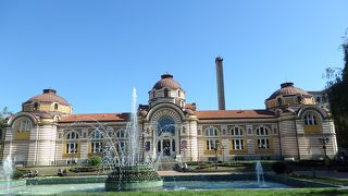 敷地内は公園のような雰囲気です