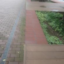 座り心地はちょっと悪いですが、レンガ部分の方が安心かも？