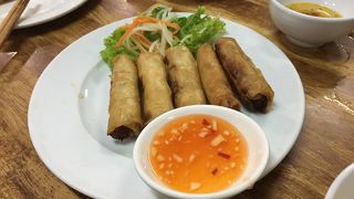 庶民的なベトナム料理レストラン