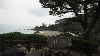 高知の観光名所の一つ桂浜は坂本龍馬の銅像がありましたが・・・