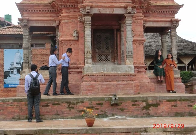 王宮の一部を美術館にしているようです