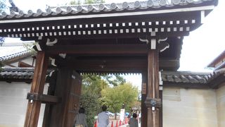 ごくふつうの門です