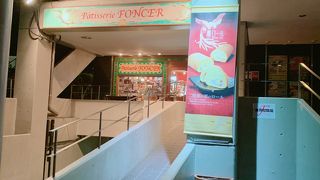 ケーキも焼き菓子も