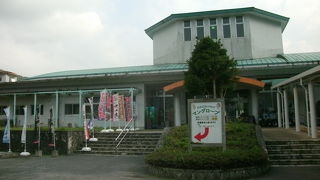 休憩室は畳敷き座卓付きで利用しやすい