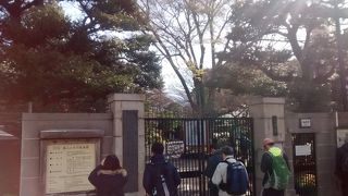 開園前から入り口には人だかり