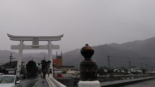 かなり離れた場所にある鳥居