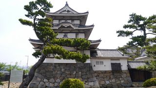 立派に建っています。