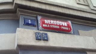 ニコラス教会へ西側へ登る坂