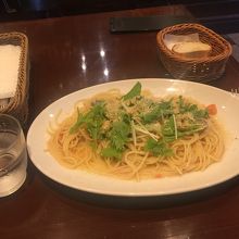 秋刀魚とフレッシュトマト、水菜のペペロンチーノスパゲッティ