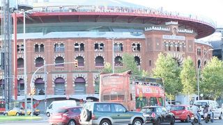 円形の建物です