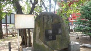 浅草神社境内左側