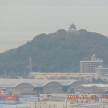 伊予三島　三島公園から川之江城天守閣を望む