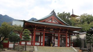 平家一門が奉納した貴重な美術工芸品を収蔵