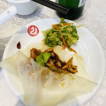 春餅料理の皮は半透明で味無し