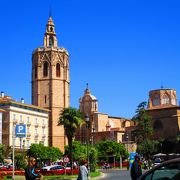 バレンシアの旧市街の中心。　カテドラルのミゲレテの塔が目印!