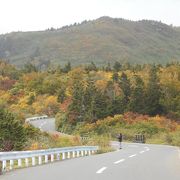 南北八甲田連峰の間を越える眺望の国道１０３号線