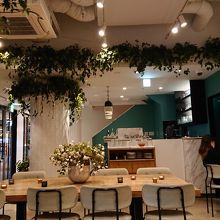 店内です。女性向けで、貸し切りでパーティーにも。