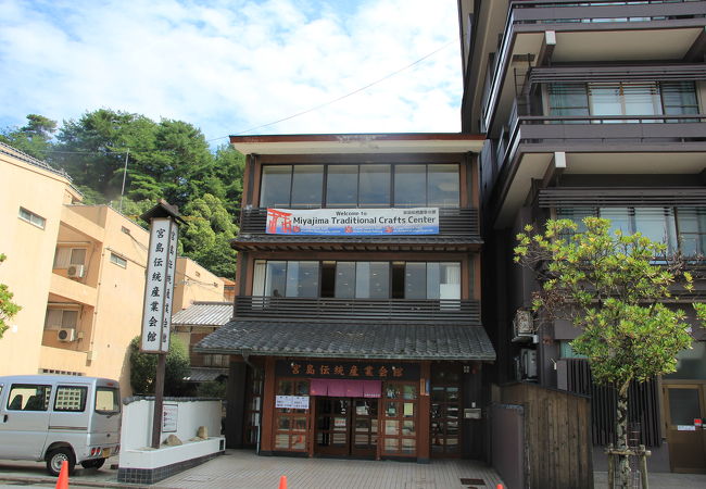 宮島彫りなどが展示されています